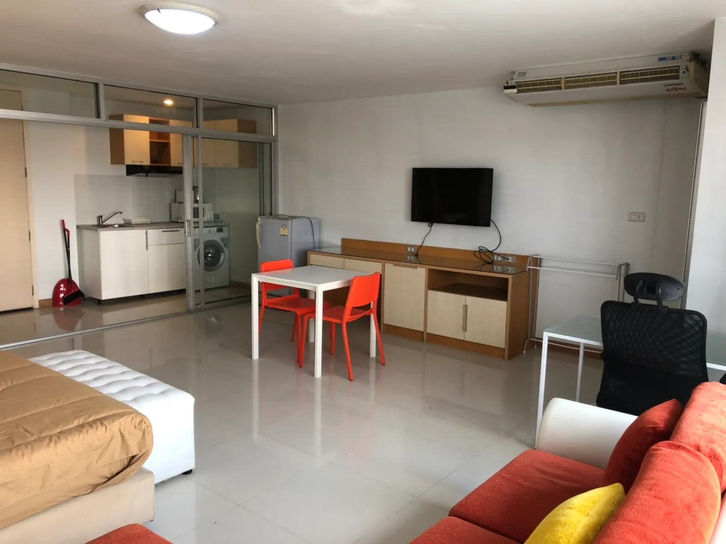 Deluxe 50 sqm Cold Kitchen living area with sofa, dining table and the bed beyond